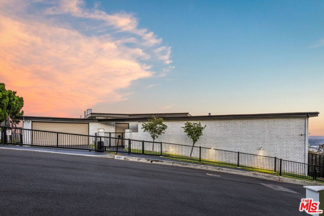 1556   Blue Jay Way 3BR Sunset Strip La