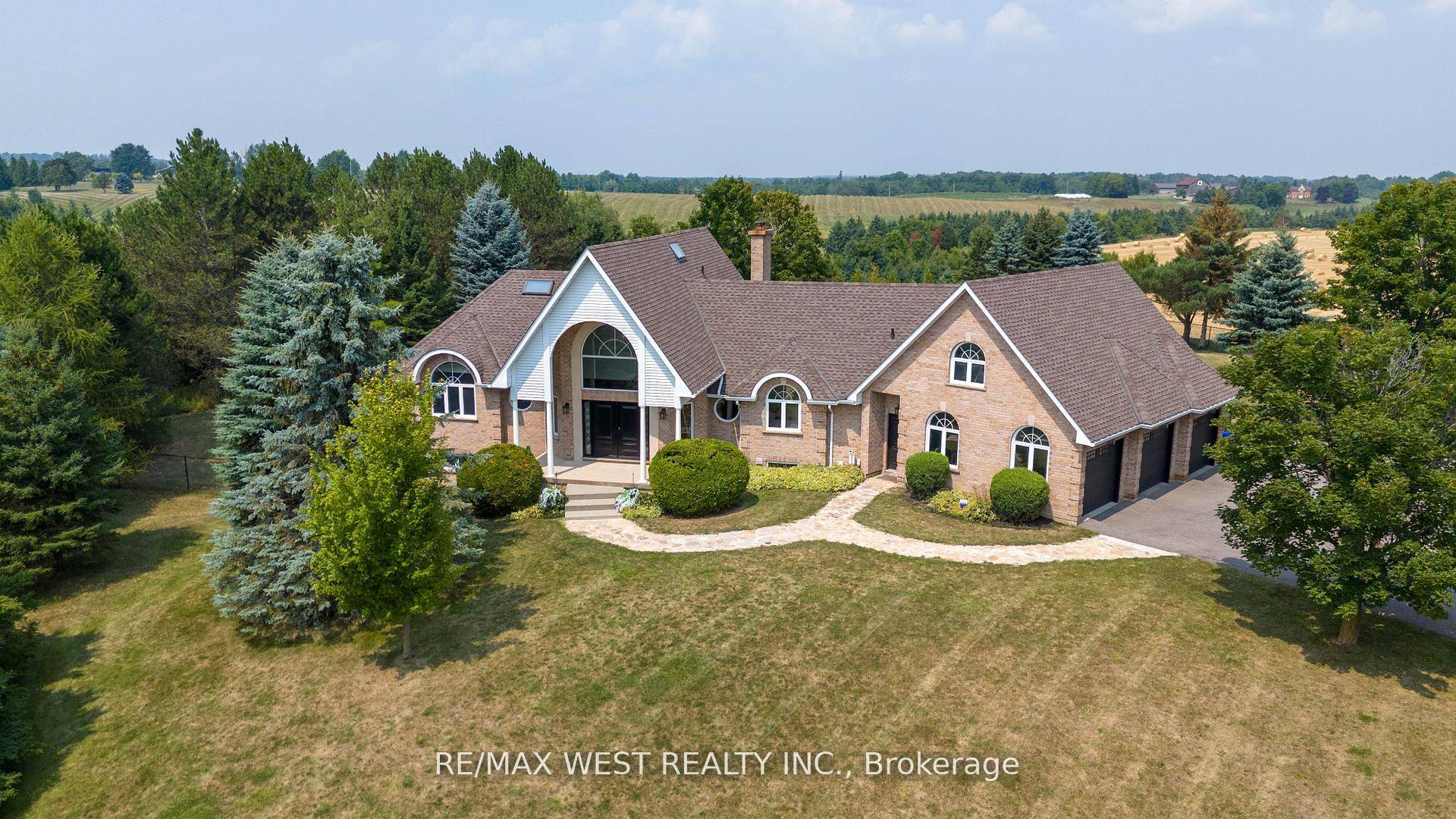 Luxurious private country retreat on 1.