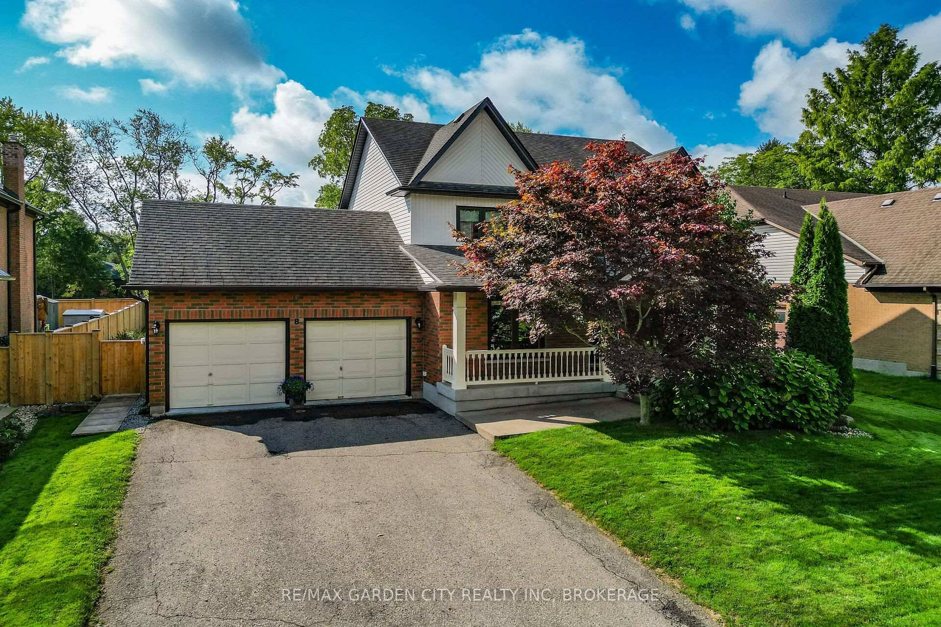 Exclusive niche of executive homes in Fonthill.