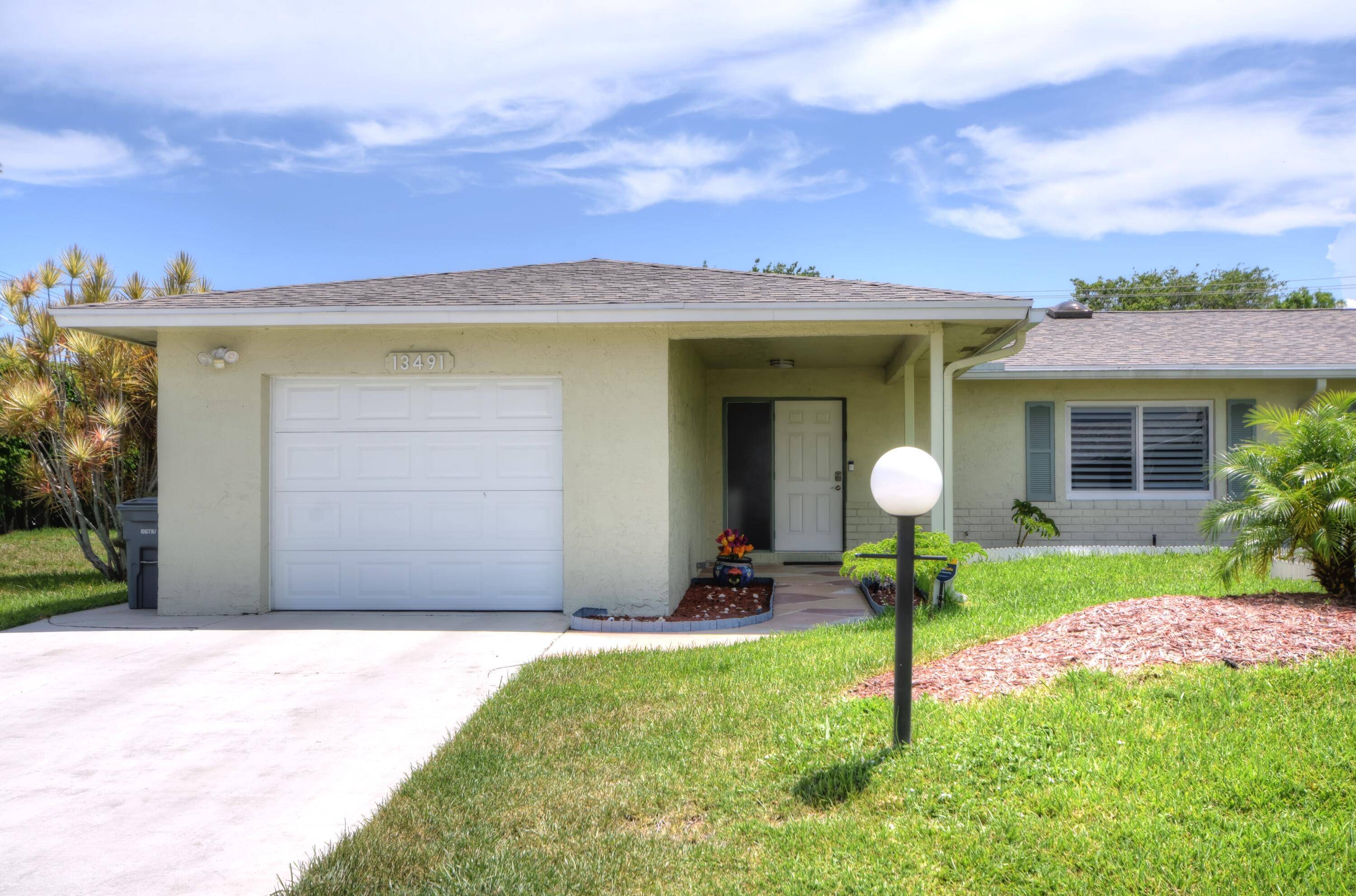 Extensively remodeled two bedroom two bath villa home with den in 55 community of Delray Villas.