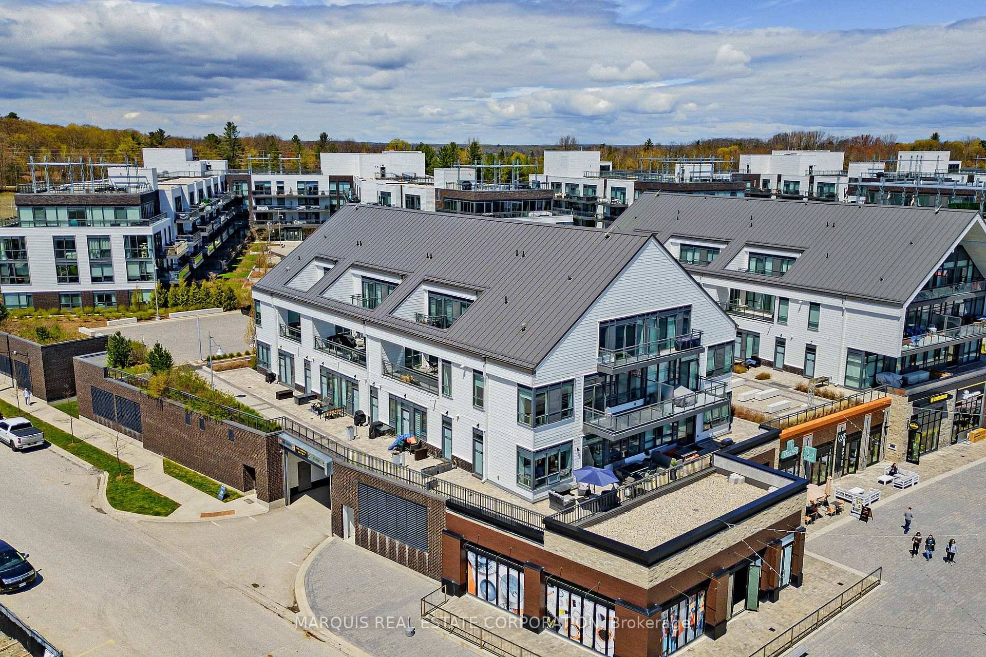 Enjoy this Unit's view from the oversized Terrace as you escape in Friday Harbour, nestled in the picturesque town of Innisfil, Ontario !