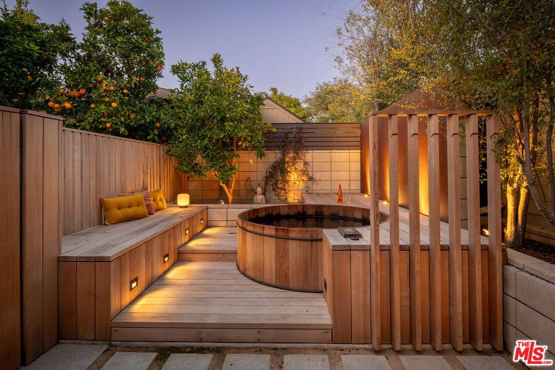 1060   Nowita Pl 3BR Marina Del Rey La