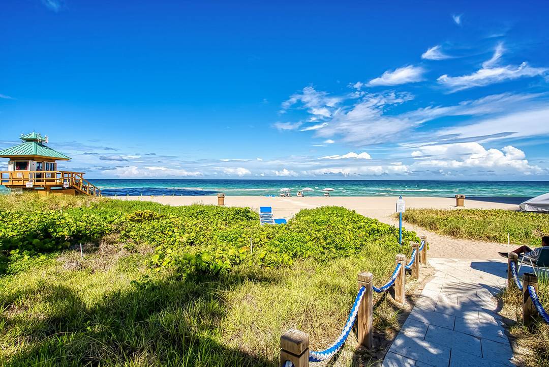 Welcome to the prestigious, Ocean 3 Condo, in the heart of Sunny Isles, and welcome to the lowers priced 3 3 in the building !