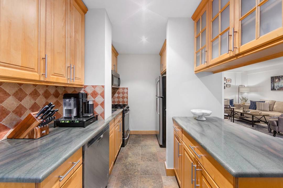 An Opportunity to Own a Refined Corner Residence with Expansive Windows amp ; Custom Renovated Kitchen This oversized one bedroom presents a rare opportunity to own a home of scale ...