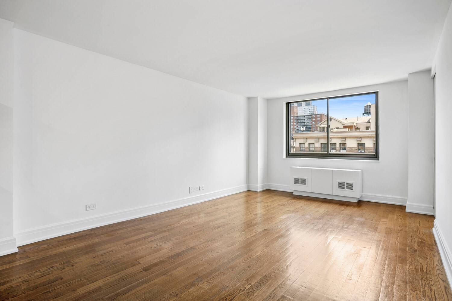 RARELY AVAILABLE 1BR AT THE COLUMBIA CONDO !