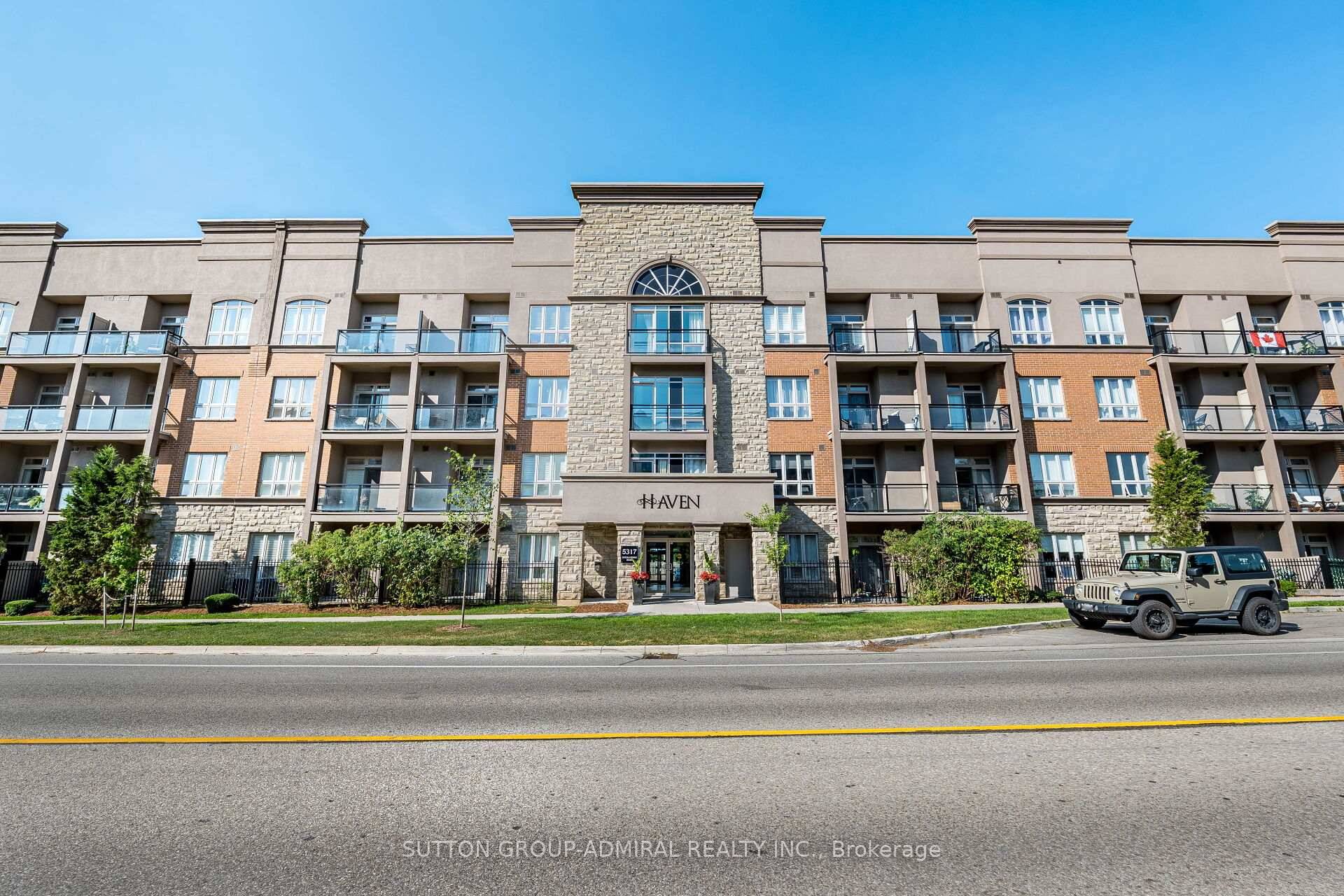 Beautiful Large One Bedroom Condo With Den.