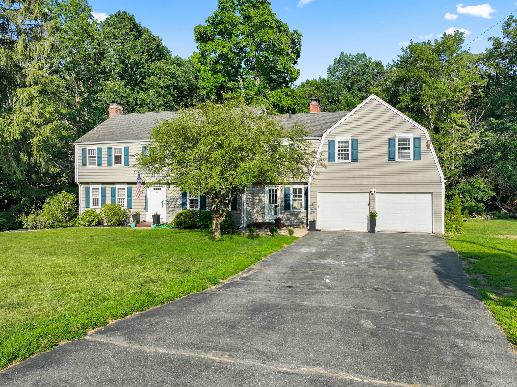 Beautiful Colonial located at the end of a quiet cul de sac in a sought after West Simsbury neighborhood !