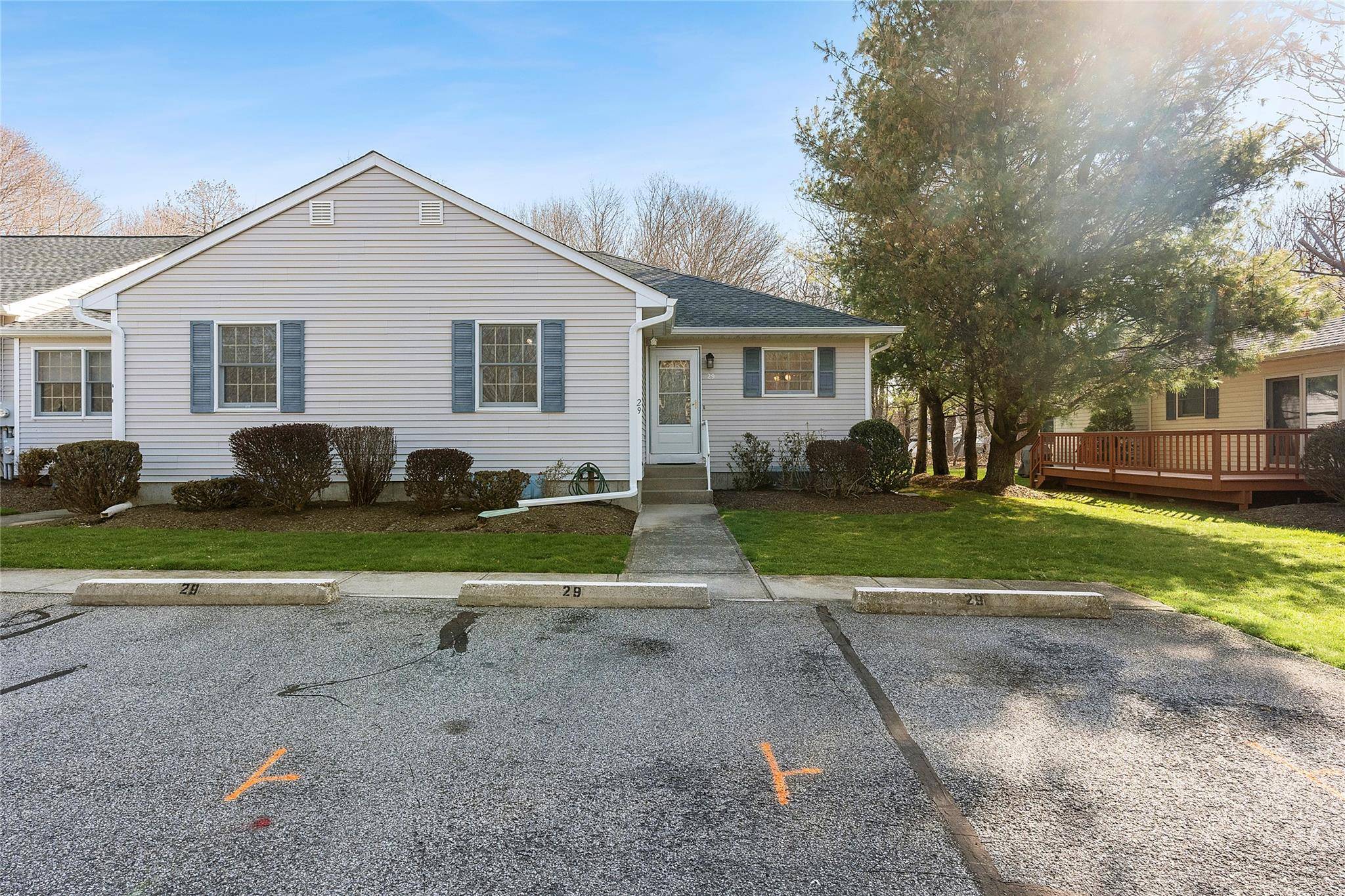 Corner unit in Pheasant Run Complex with 2Beds 2Baths.