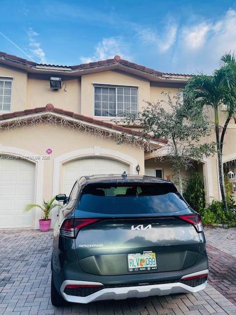 2005 Townhouse with big back yard WALK TO COSTCO !