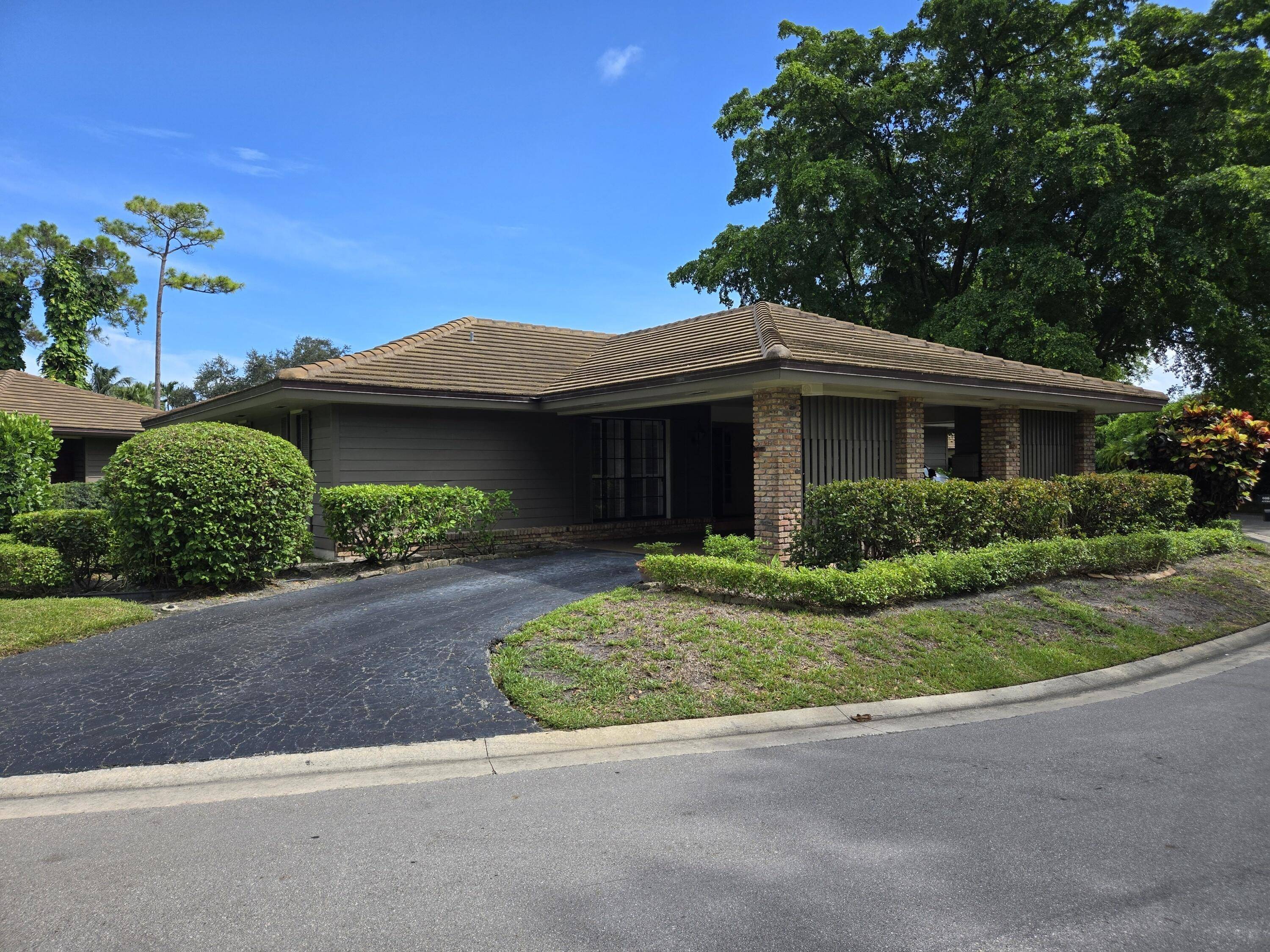 Beautifully remodel 2 bedrooms, 2 baths with a den that can be converted back to a 3 bedroom.