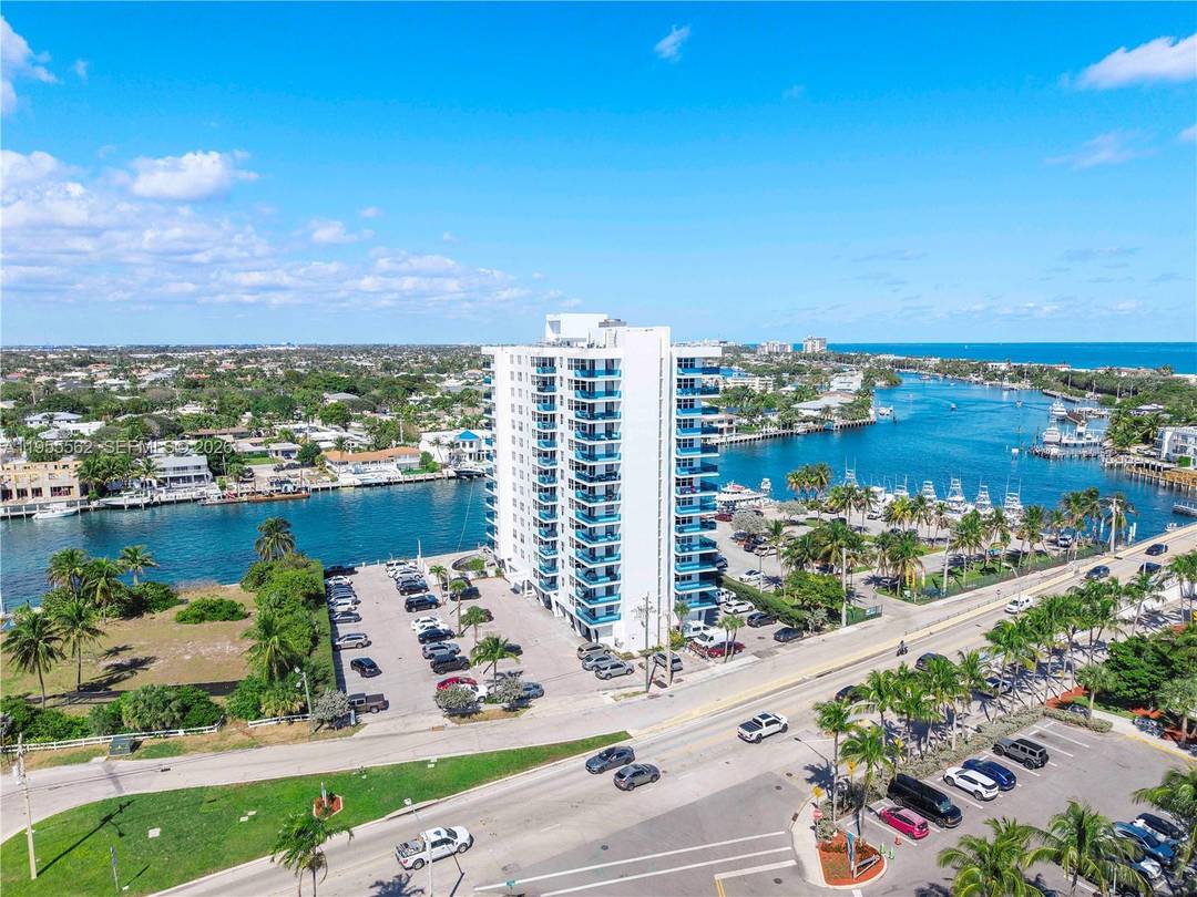 Live like your on vacation everyday with gorgeous intracoastal views from your private balcony !
