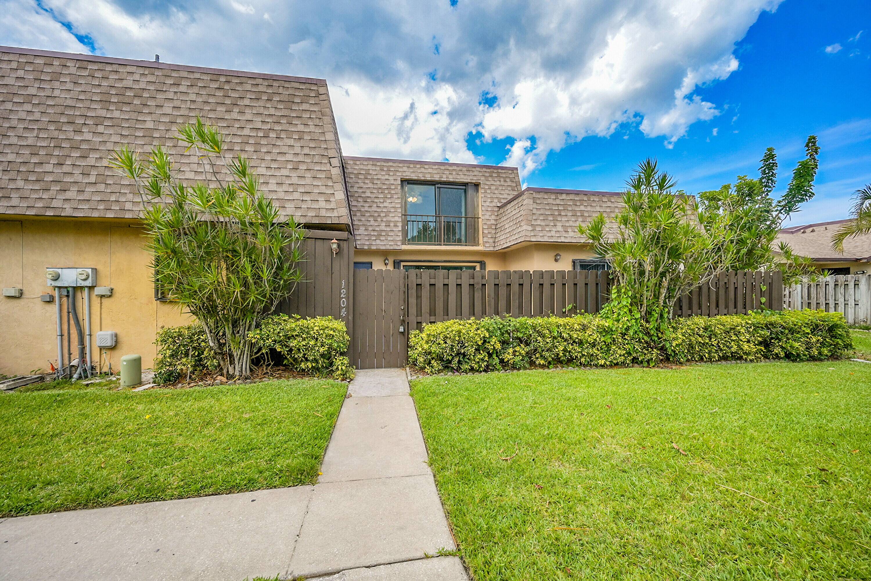 Welcome to this well maintained 3 bedroom, 2.