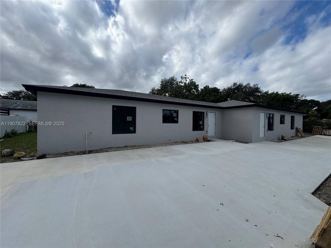 New construction duplex in an excellent location.