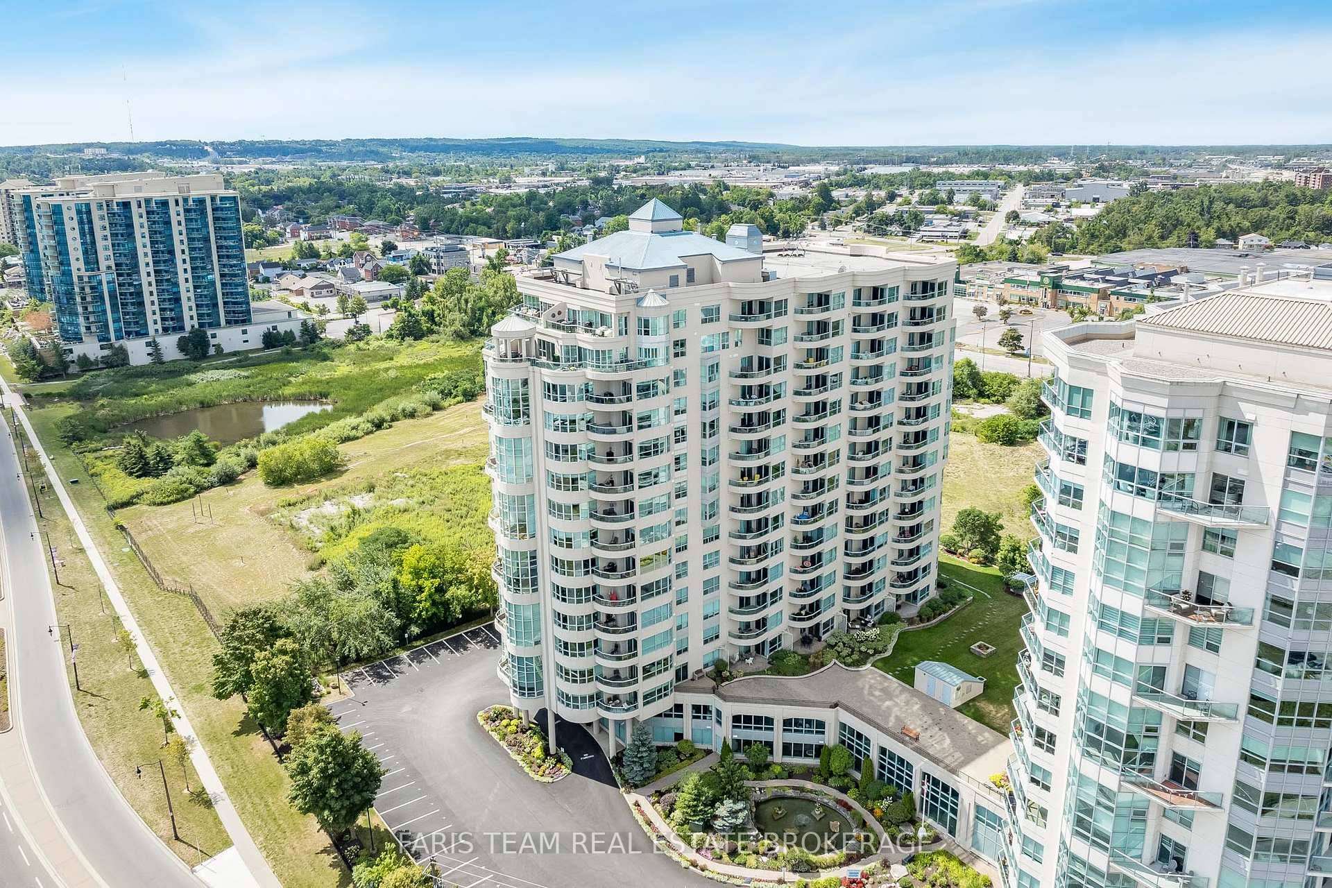 Top 5 Reasons You Will Love This Condo 1 Immaculately maintained, move in ready waterfront condo, showcasing high end finishes throughout 2 Beautiful hardwood floors and an upgraded kitchen with ...