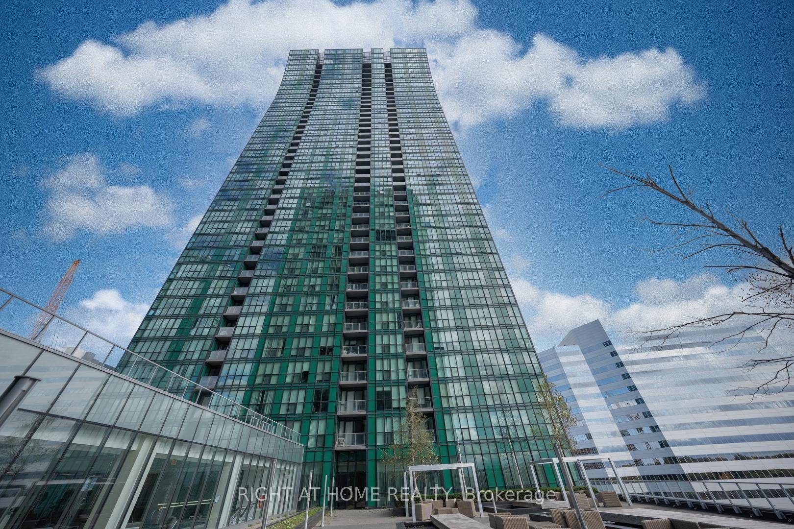 Luxurious 1 1 Bedroom Condo in Emerald Park, North York.