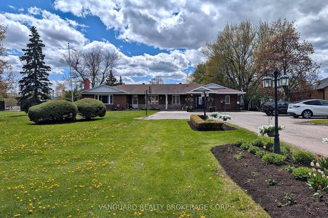 A rare and highly coveted live work residence offering exceptional scale and flexibility.