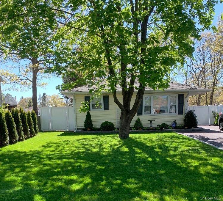 Beautifully updated 3 bedroom, 1 bath home located in desirable North Shirley !