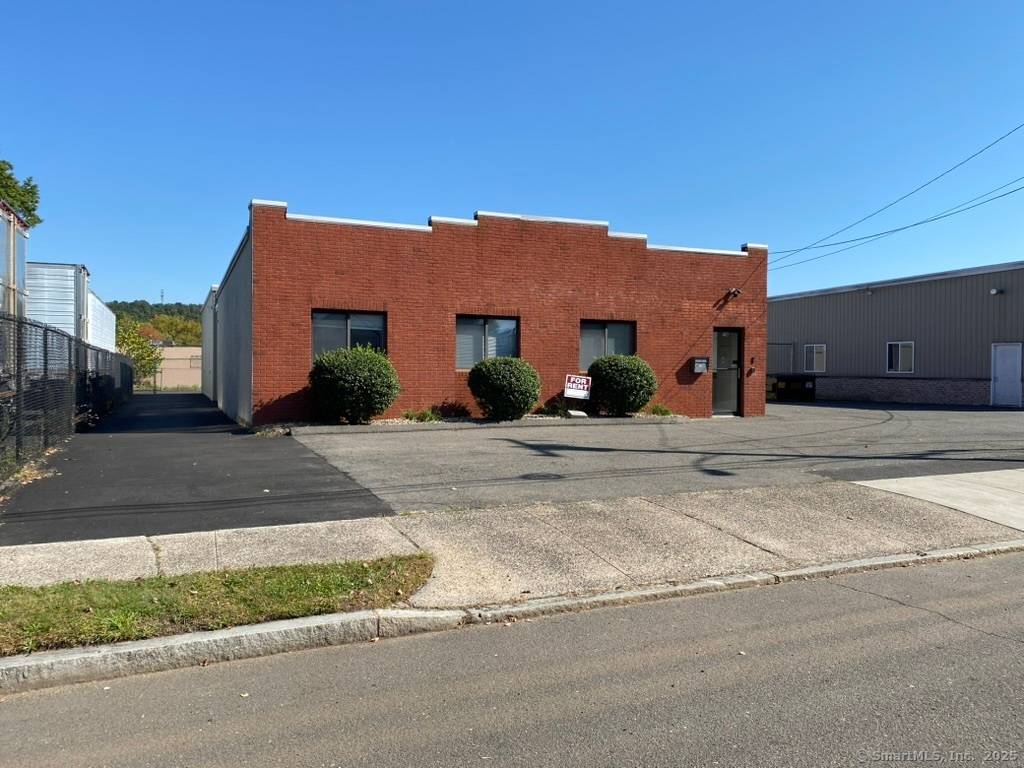 Hard to find 4, 364 SF flexible industrial building in West Hartford.
