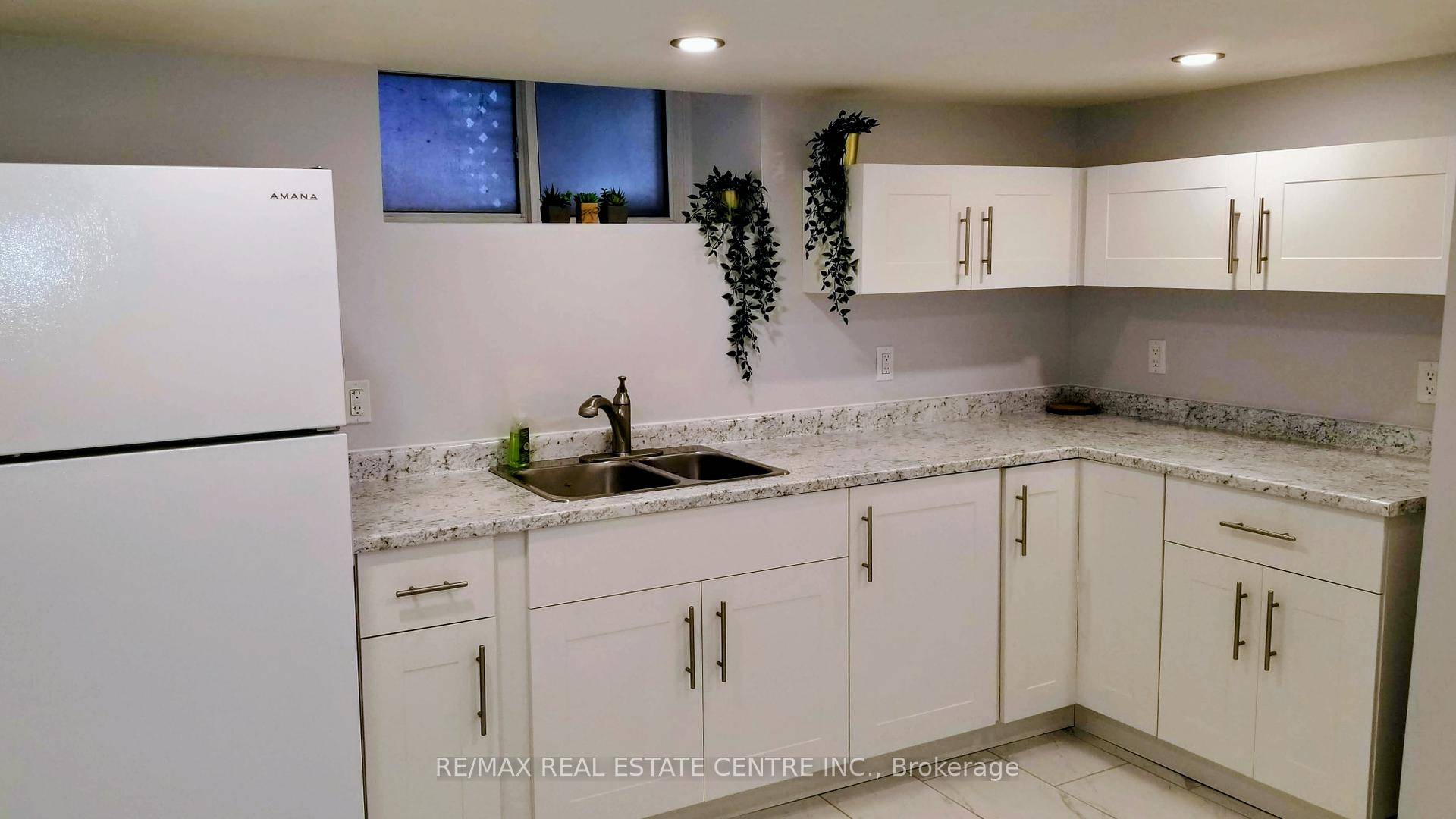 Cozy Immaculate Apartment for Rent !