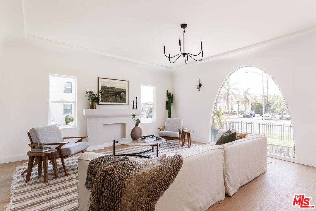 1570  S Hayworth Ave 2BR Beverlywood La