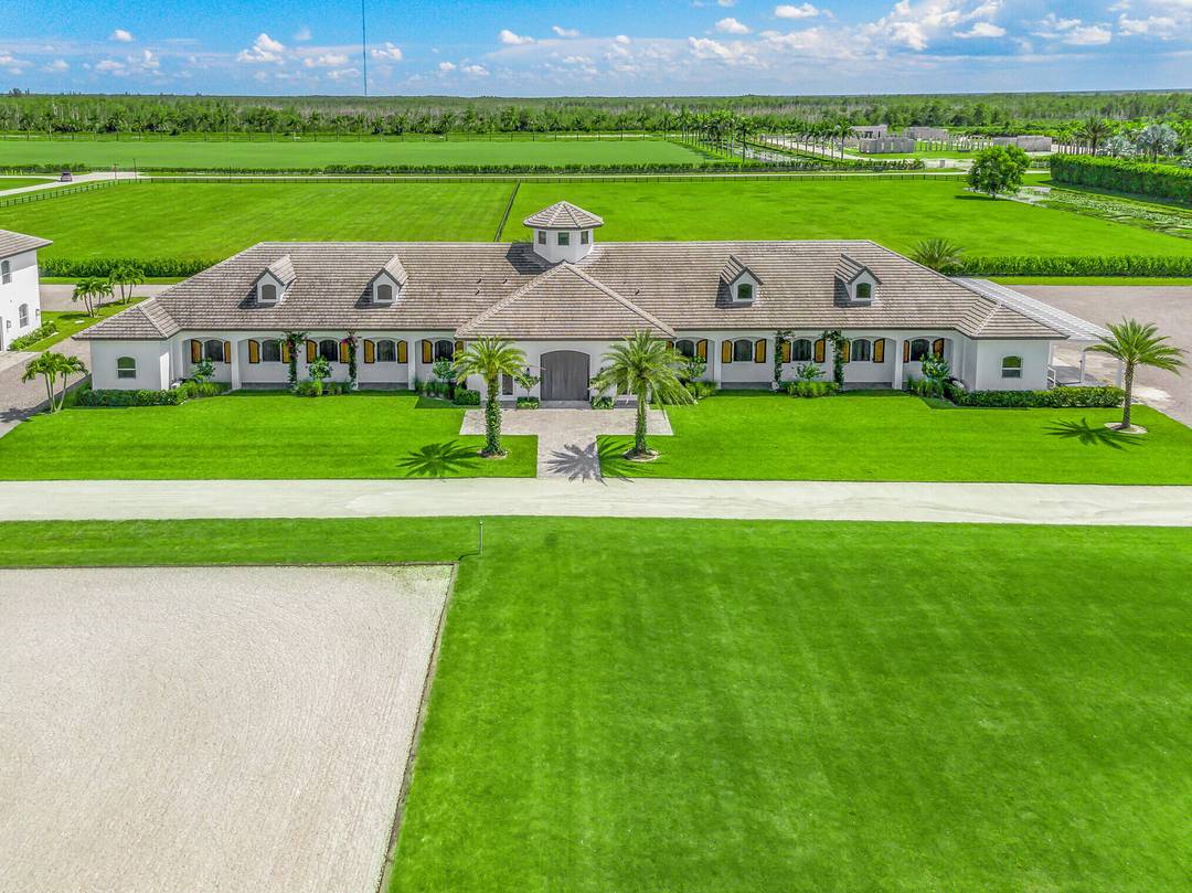 Available for the 2025 2026 season !