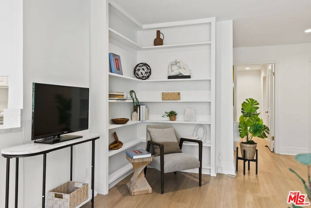 1831 Prosser Ave 2BR La