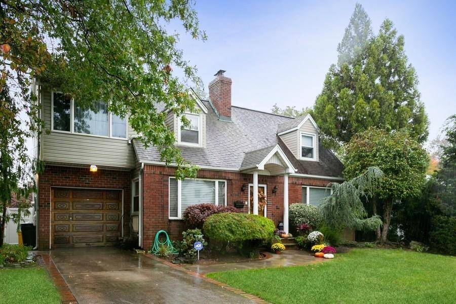 Sunny And Spacious Home On Tree Lined Street.