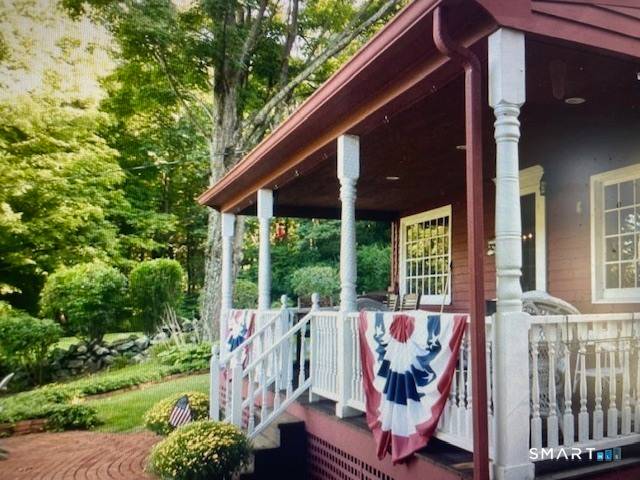 Charming waterfront cottage, situated on Lake Lillinonah in beautiful Litchfield County in quintessential Bridgewater CT, Completely renovated with country kitchen, inviting living room, sun filled dining area and newly added ...
