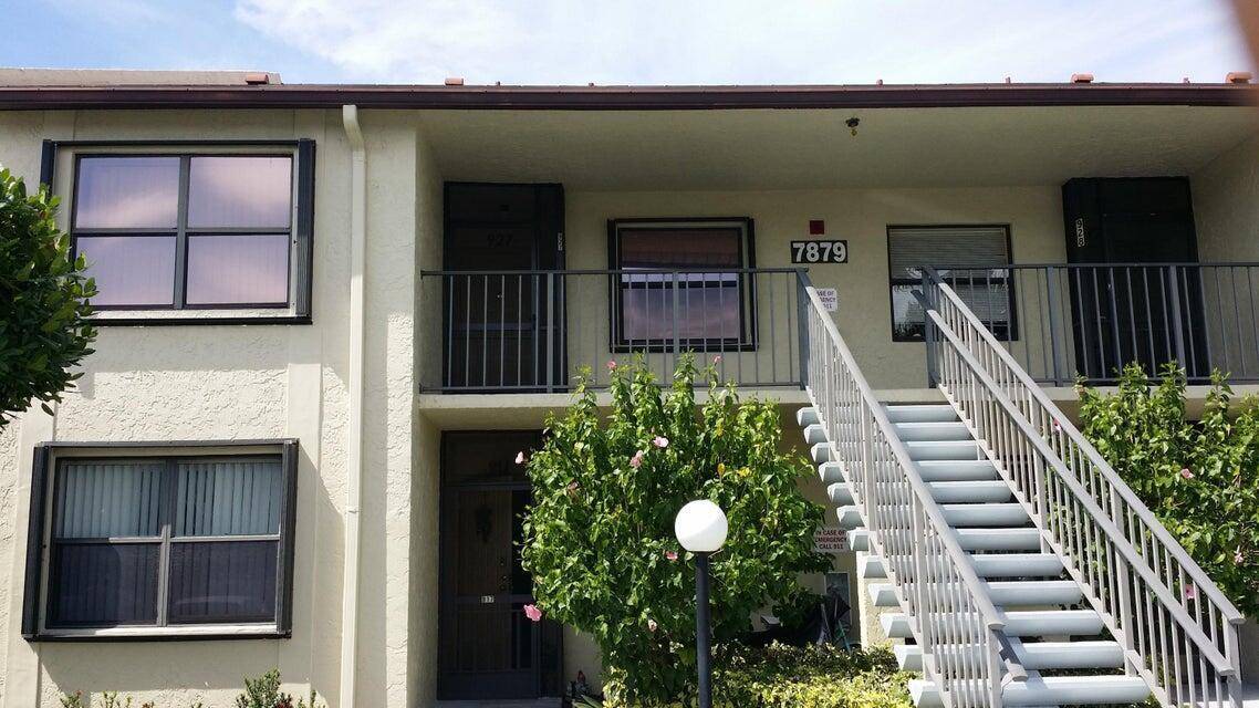 2 BED 2 BATH WITH LARGE SCREENED PATIO OVERLOOKING CANAL.