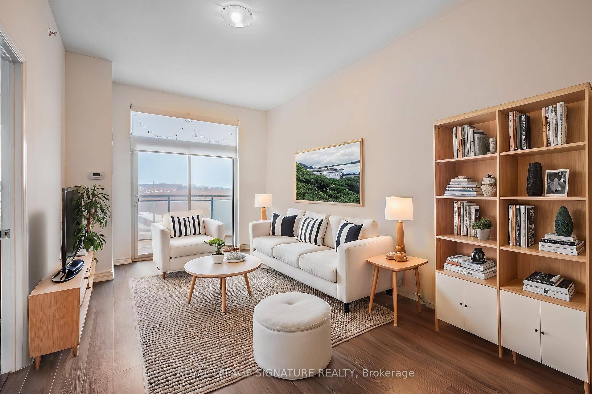 Welcome to a modern 1 1 bedroom, 1 bathroom suite offering a bright and functional layout with tall ceilings in the heart of Richmond Hill.