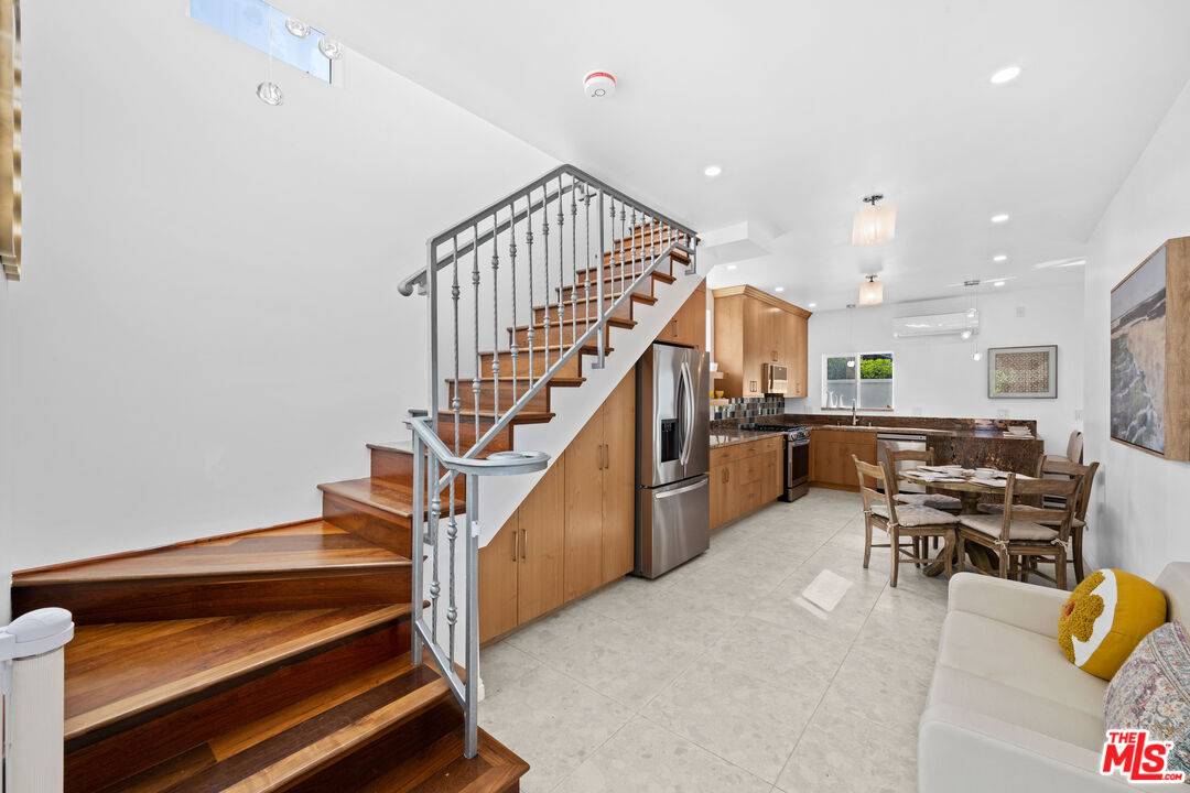 10623  W Olympic Blvd 2BR La