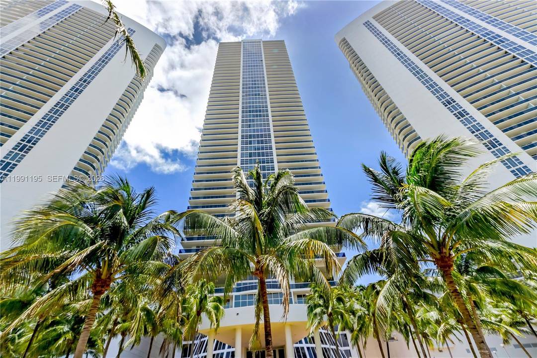 Desirable Line 04 residence at Beach Club Tower II offering stunning southeast views of the ocean and Intracoastal one of the building s most coveted lines, now attractively priced.