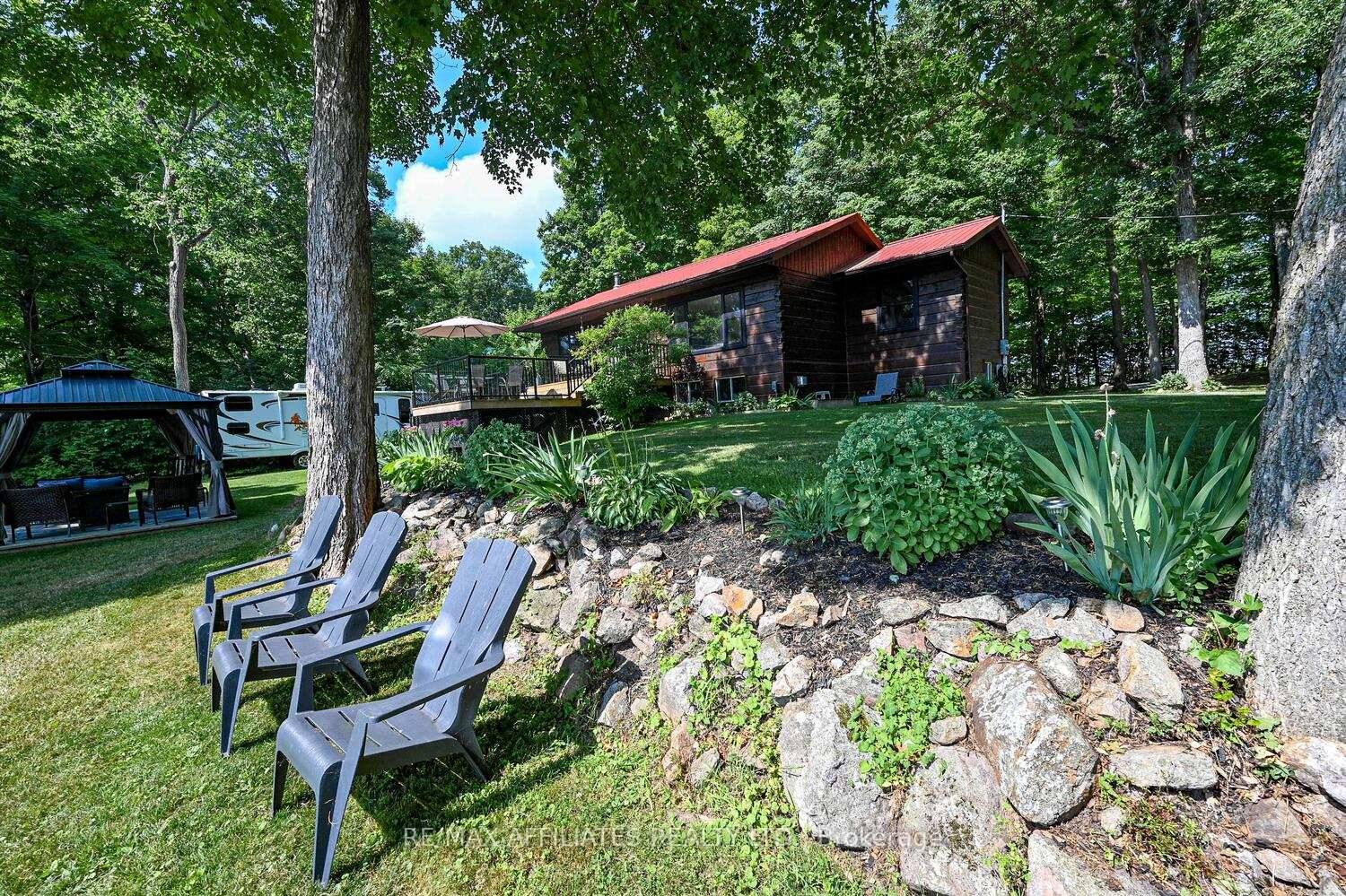 Welcome to Upper Rideau Lake Your Year Round Lakeside Retreat Awaits !