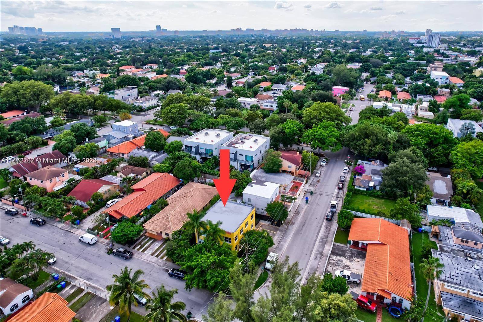 Fantastic opportunity to own a corner 2 story fourplex, located in the historic area of Shenandoah just outside of Brickell.