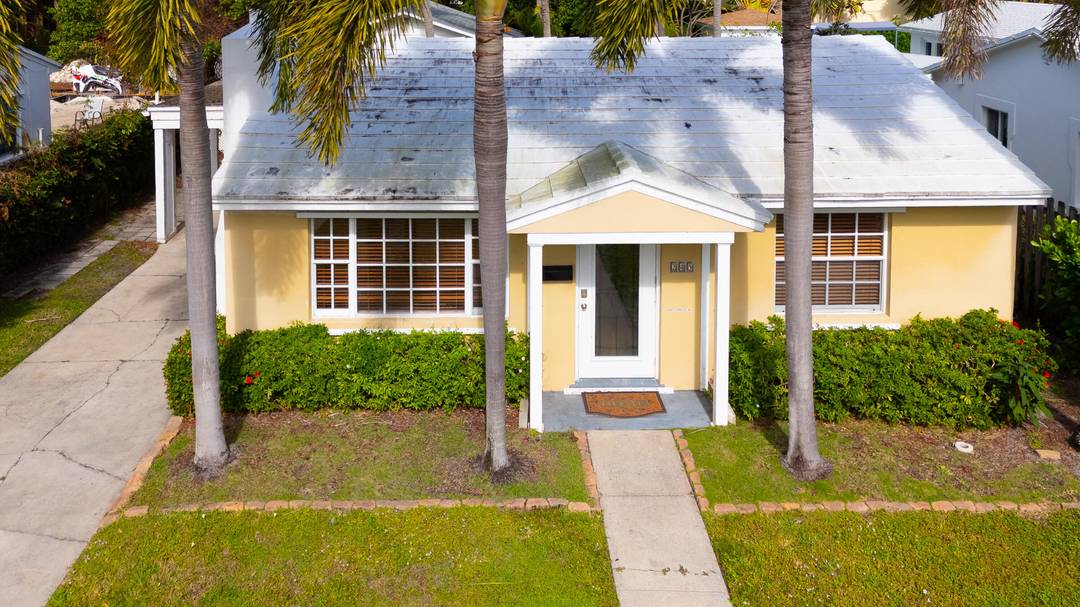 Welcome to this elegant home offering timeless Palm Beach appeal original estate located at Toledo In, built in 1950, this 2BR 1BA home sits on an oversized lot just a ...