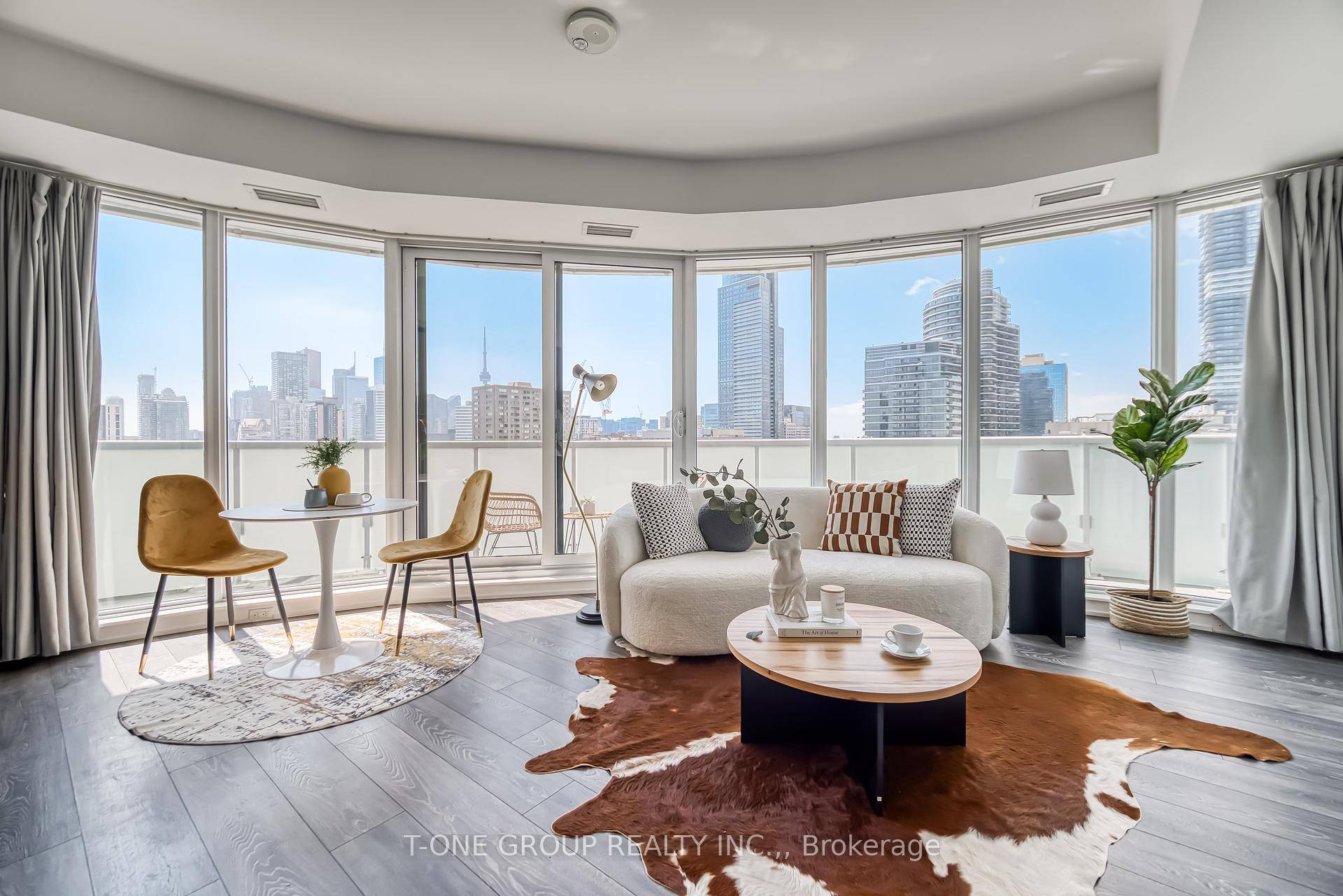 Welcome To Luxury Stanley Condo !