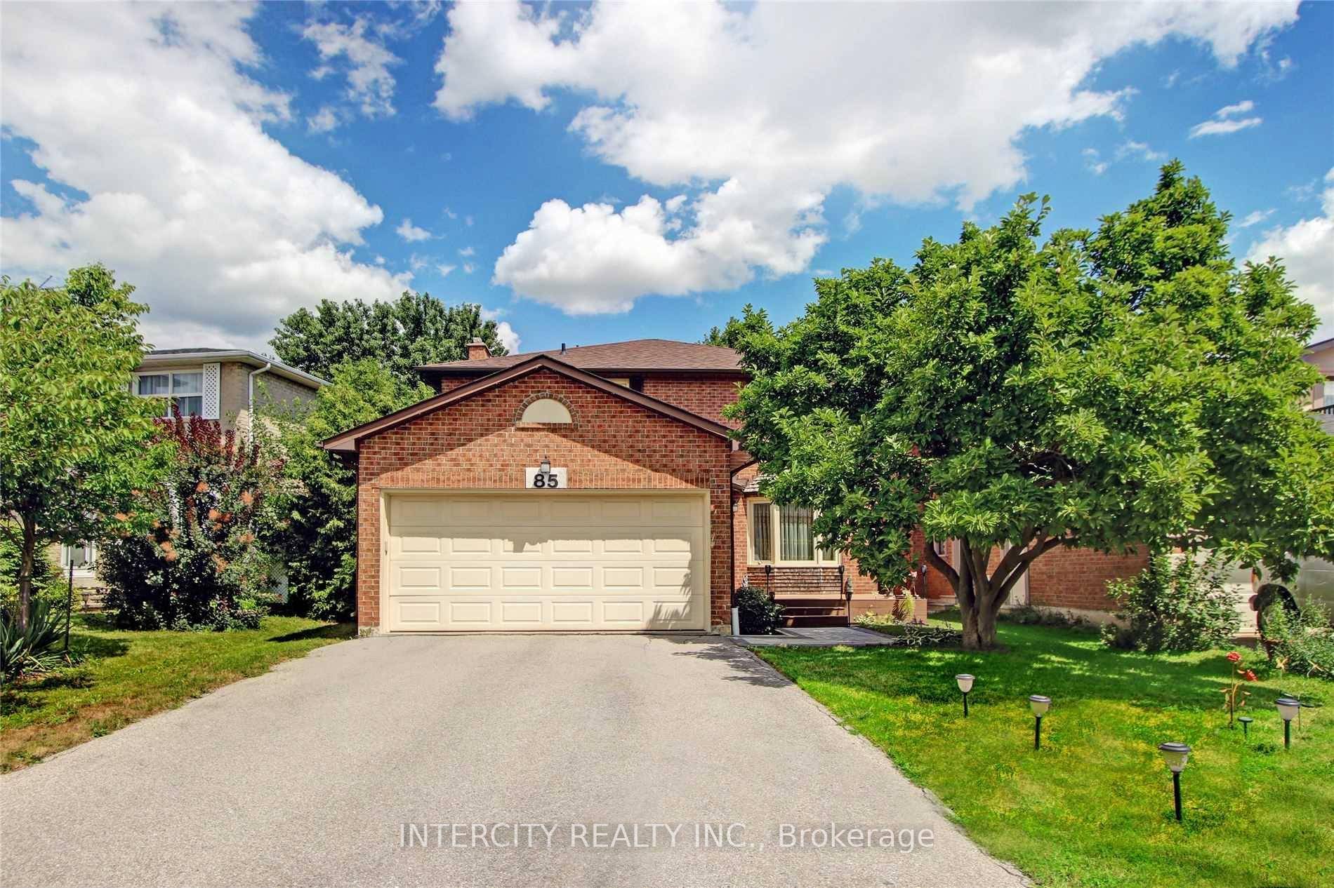 Beautiful Detached Family Home in Sought After North Richvale !