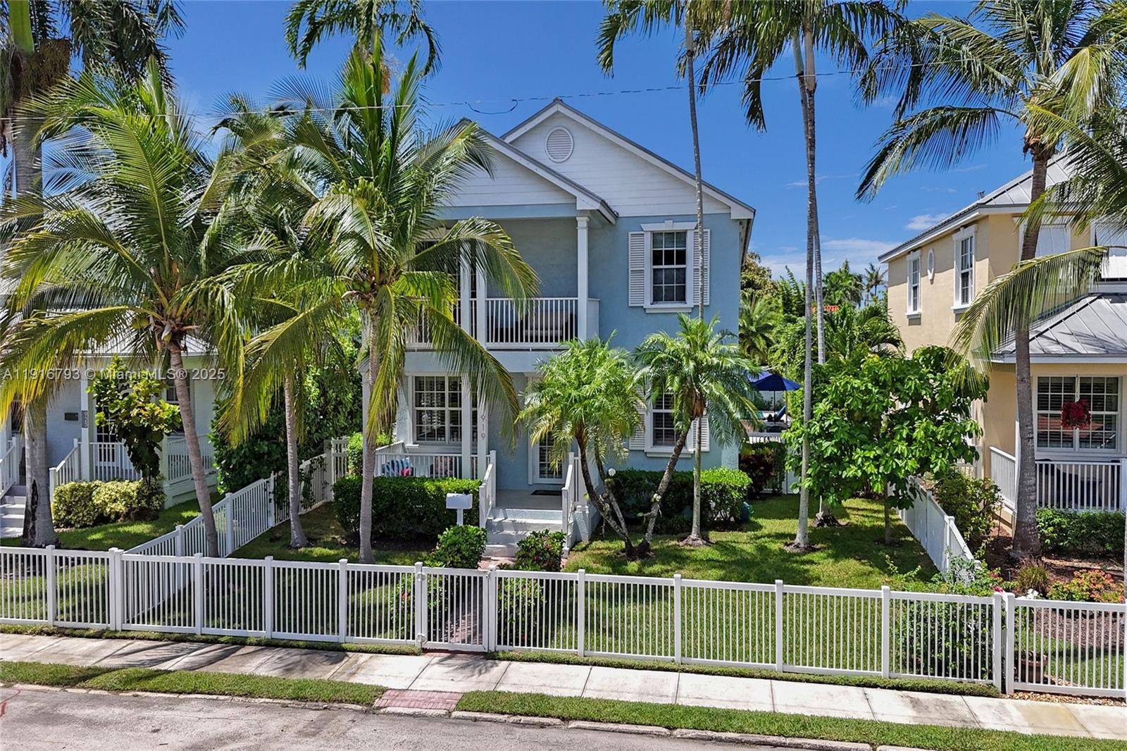 Key West style coastal retreat !
