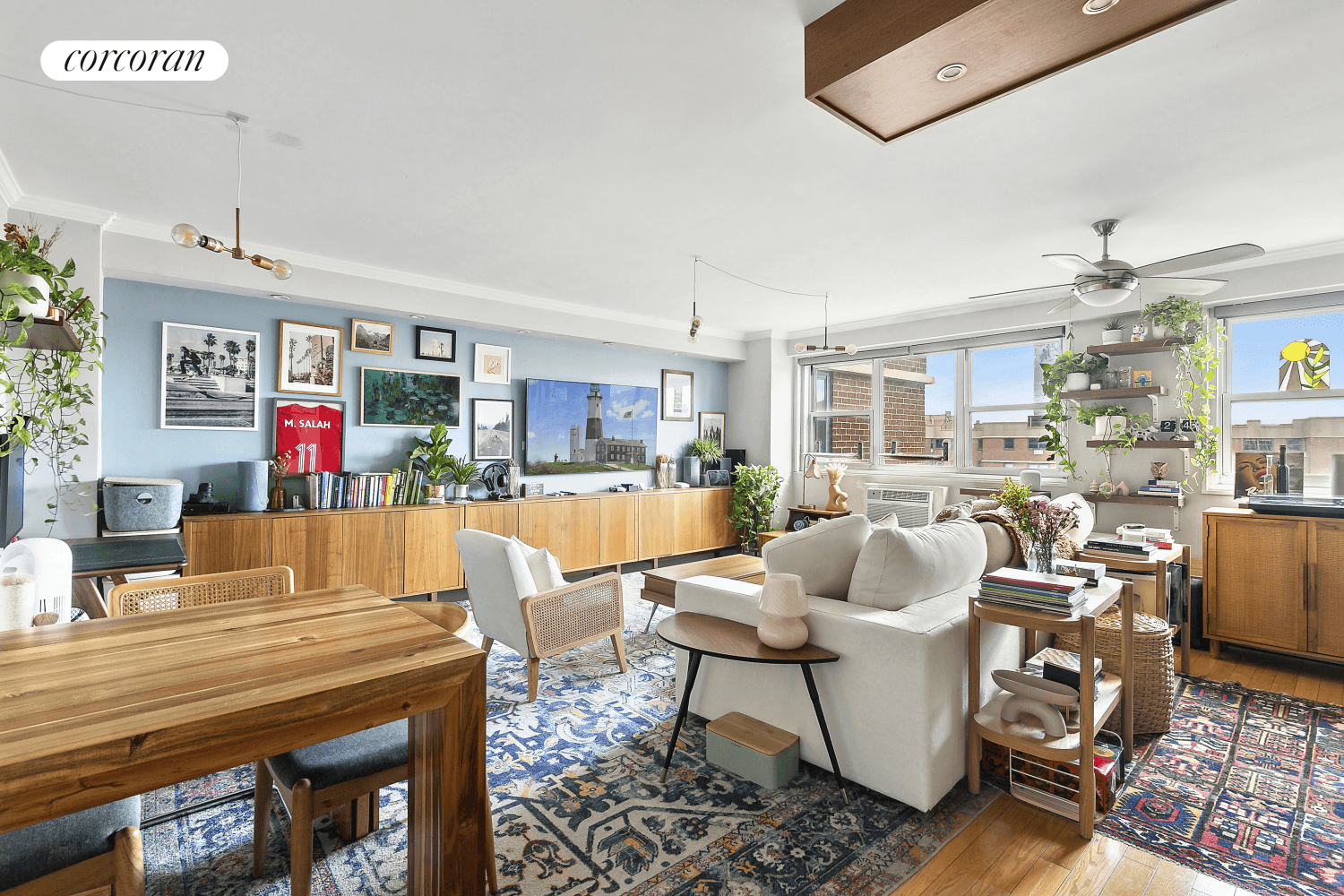 Welcome to this spectacular high floor Brooklyn 1 bedroom oasis in a prime location, complete with the option for a deeded parking spot !