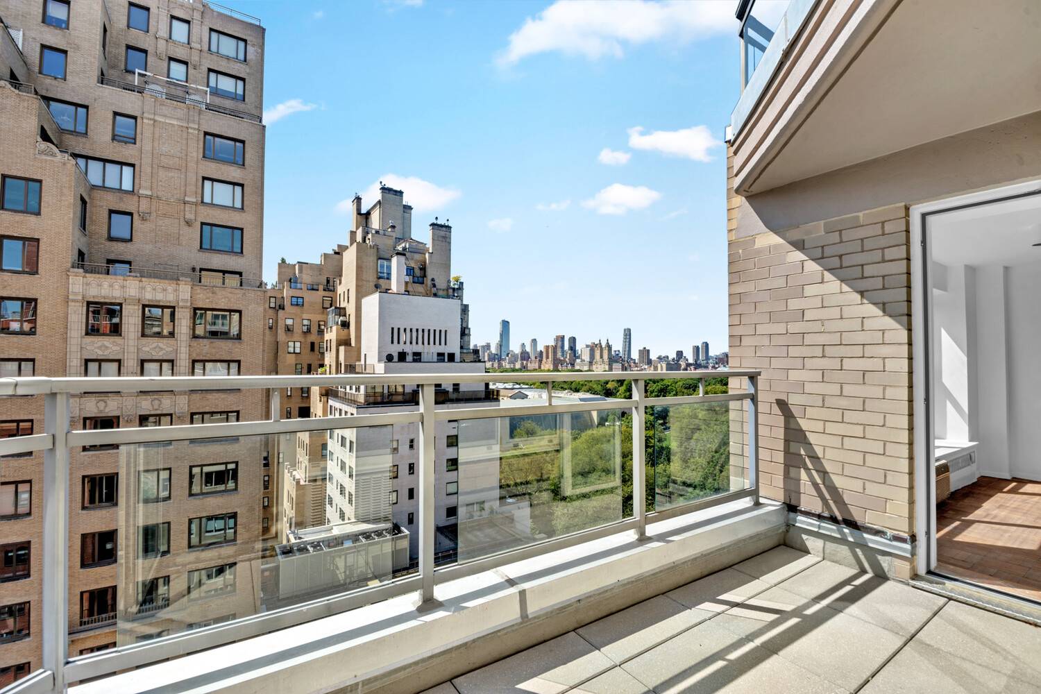 A 50' expanse from the Living Room to the Formal Dining Room takes you from breathtaking southern views across 86th Street, over the Neue Gallery, Central Park, and the majestic ...