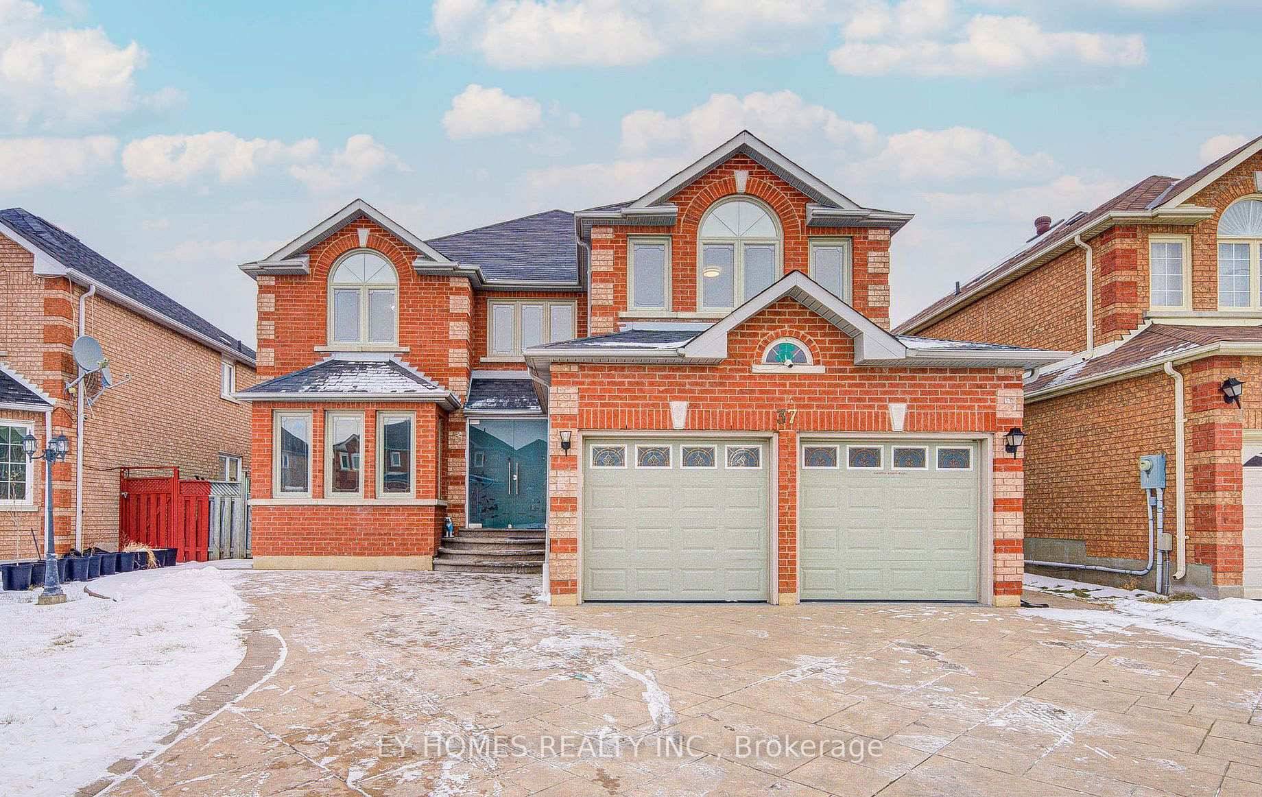 Very Bright and Clean., Spacious amp ; Bright, Separate Entrance Basement 3BR 2WR.