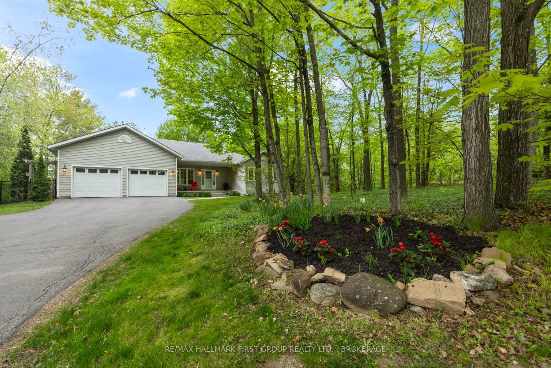 Welcome to Maple Hill Estates one of the areas most sought after rural communities just 20 minutes from Kingston !
