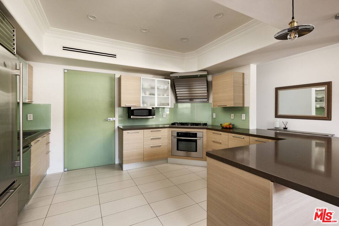 8121 Norton Ave 2BR Hollywood Hills East La