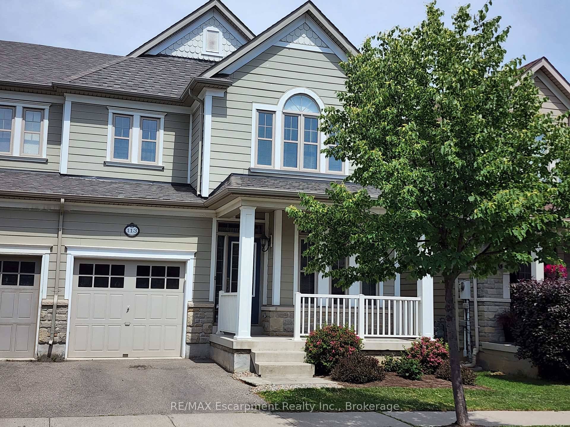 Gorgeous Semi Detached Family Home In The Prestigious Scott Community.