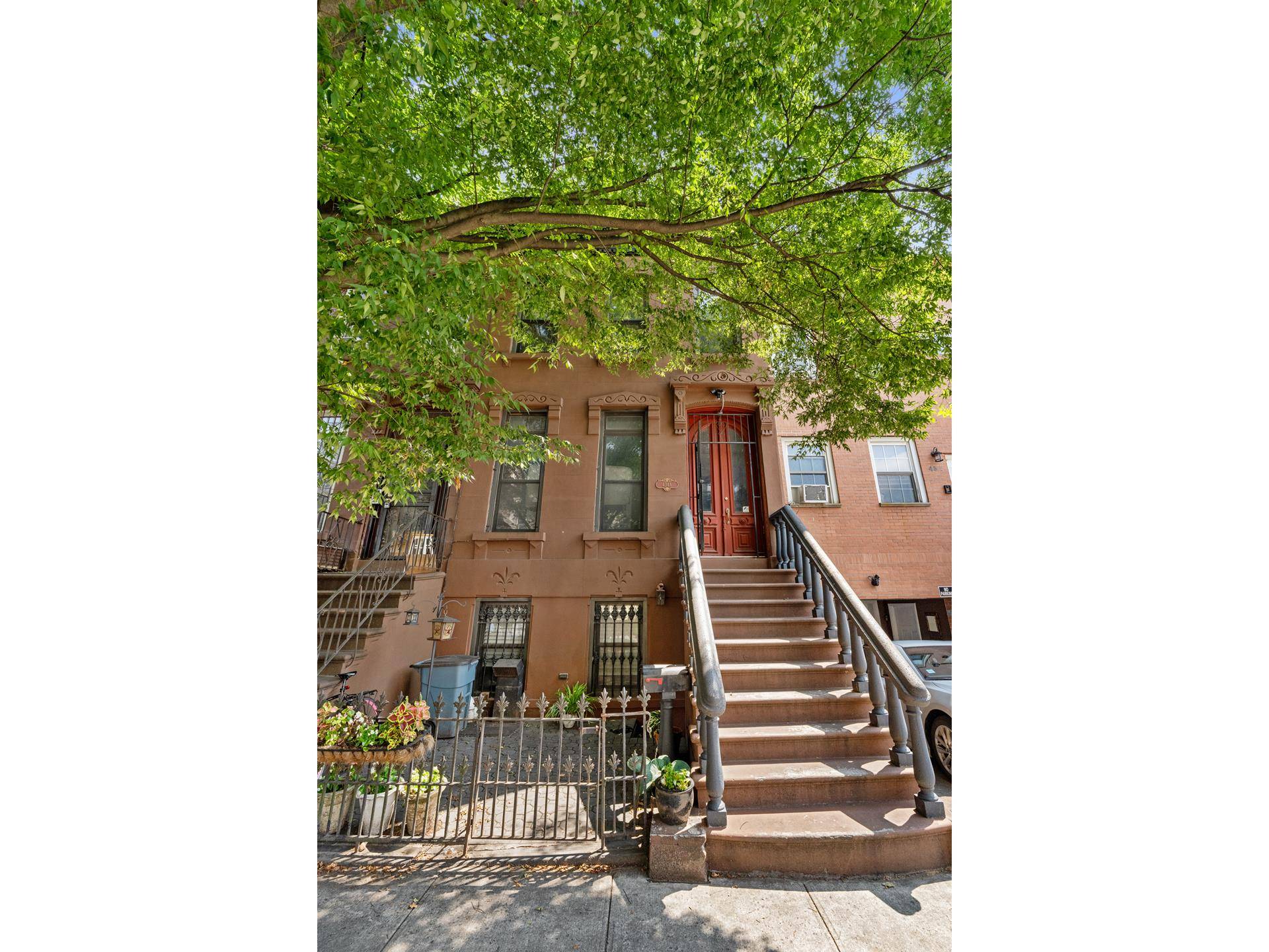434A Lexington Avenue Unit 1 is a newly renovated 2 bed, 1 bath unit within a classic Bed Stuy Two family Brownstone.