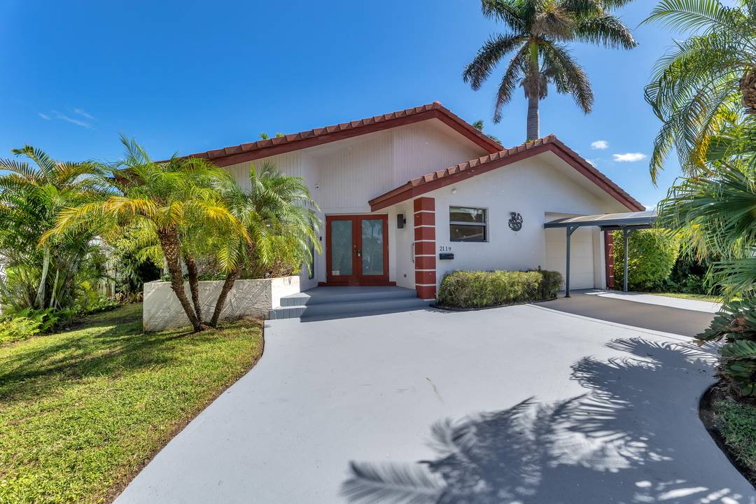 SPACIOUS Single Story House on a Quiet Street in EAST Hollywood w over 2k sq ft !