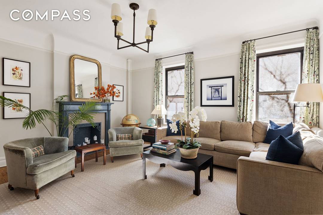 Perfectly positioned in the heart of Carnegie Hill just one block from Central Park, this elegant home in a coveted landmarked Beau Arts building seamlessly blends the scale and detail ...