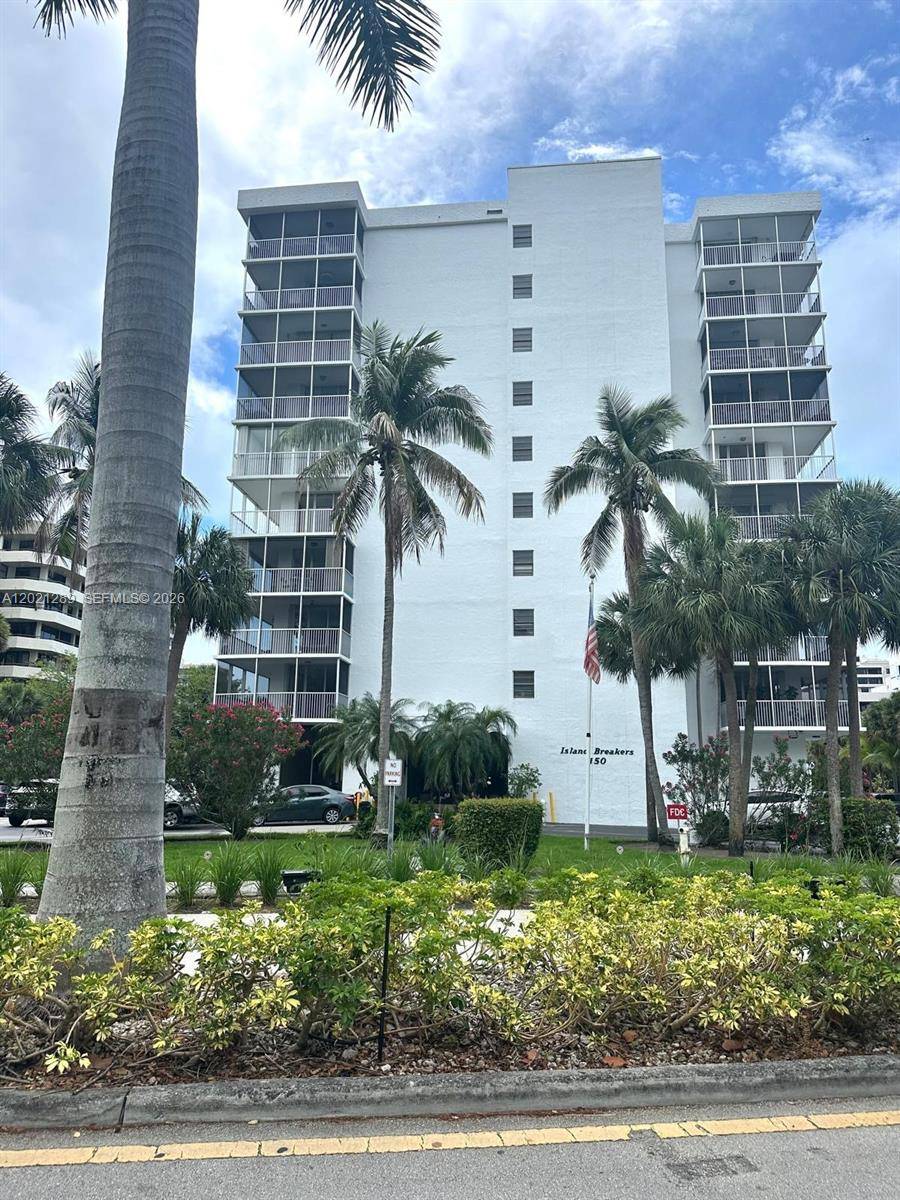 Live in paradise just 5 minute walk to the beach and the charming village of Key Biscayne.