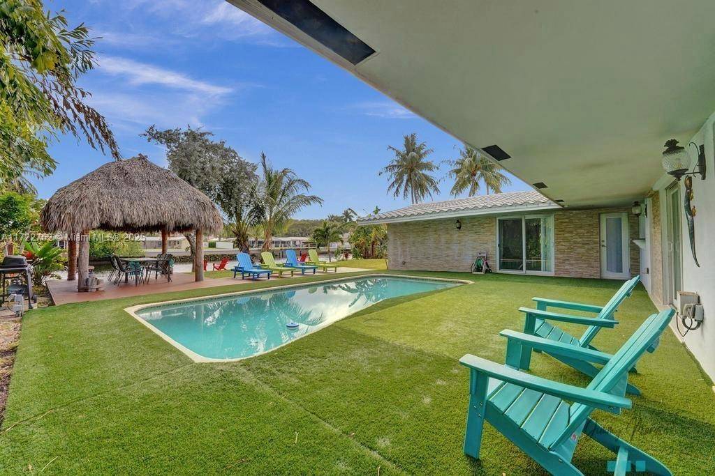 Welcome to your dream home in Pompano Beach !