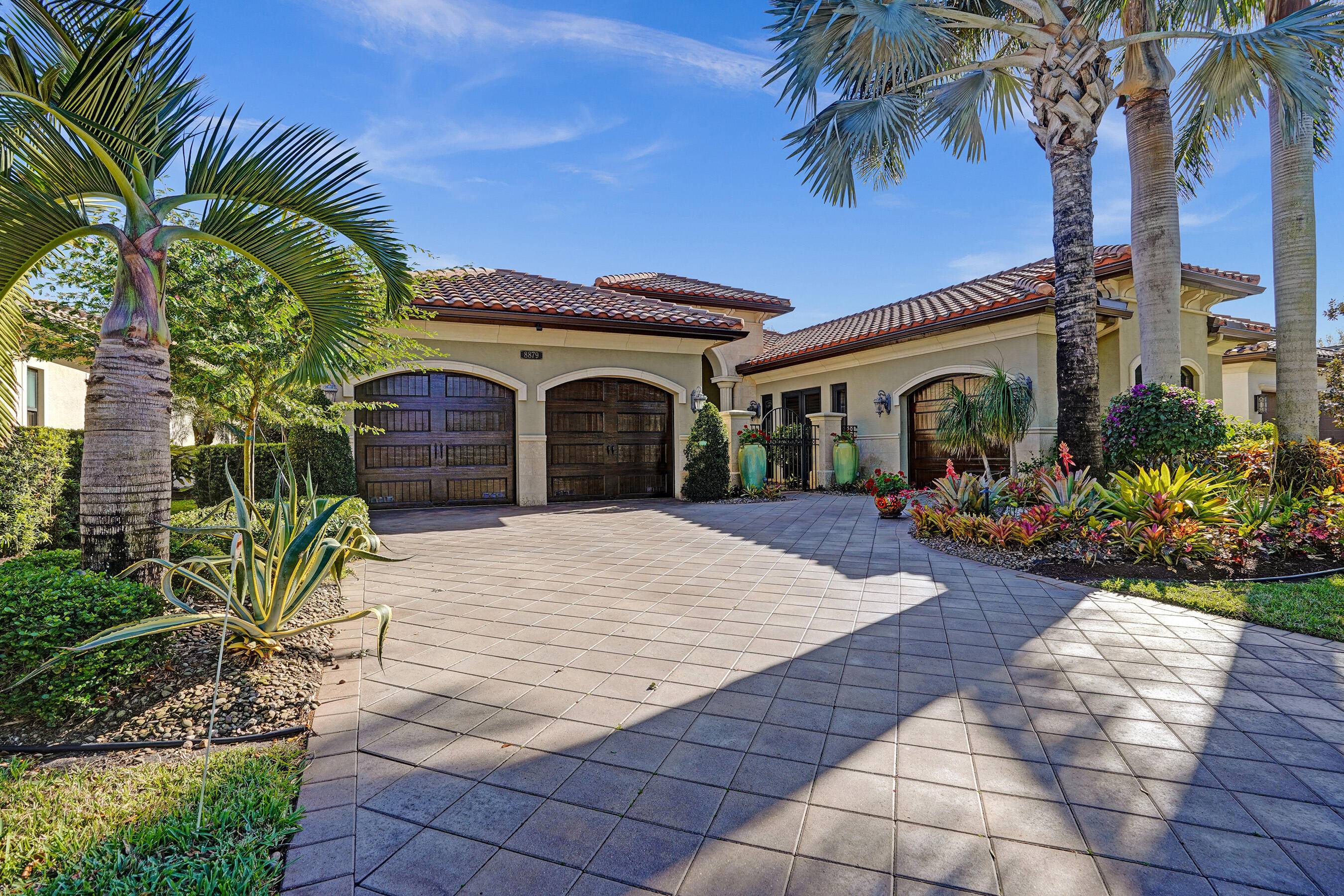 YOUR CUSTOM DREAM HOME AWAITS !